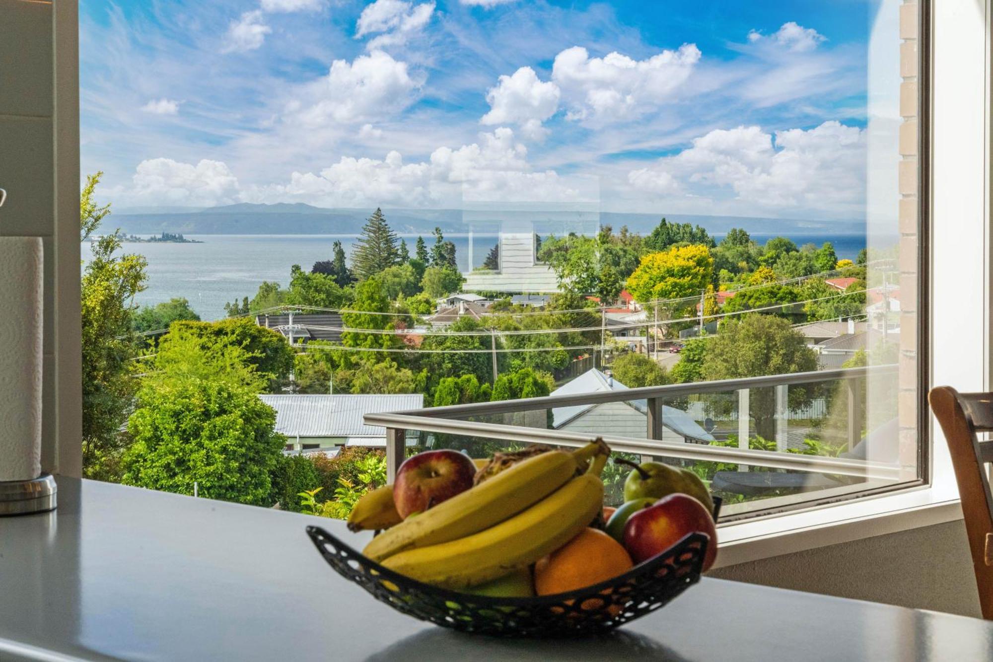 Ngaio Views - Lake Taupo Holiday Home Eksteriør bilde