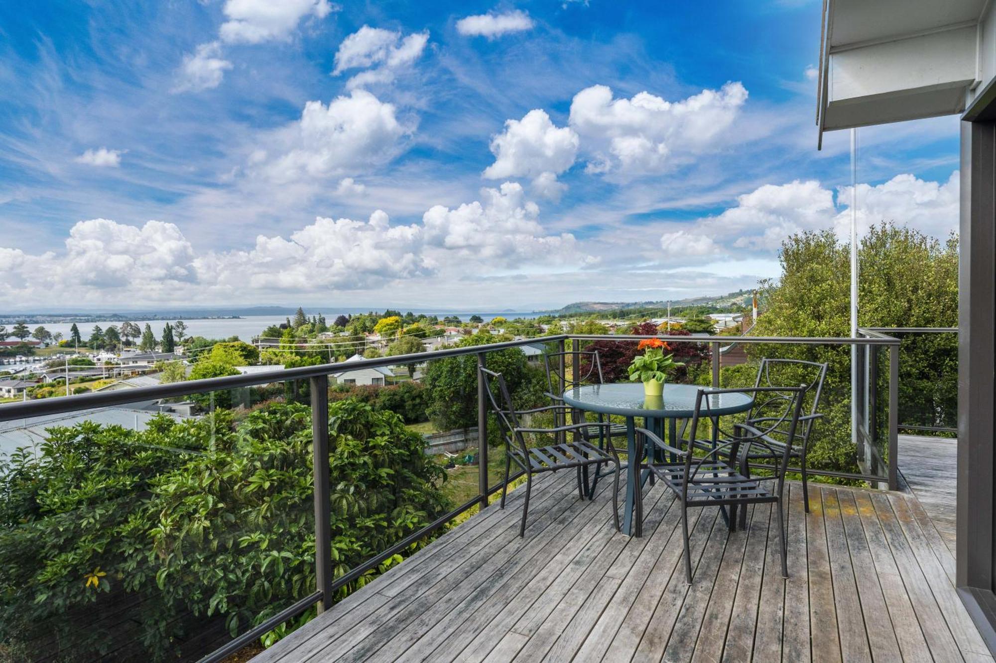 Ngaio Views - Lake Taupo Holiday Home Eksteriør bilde